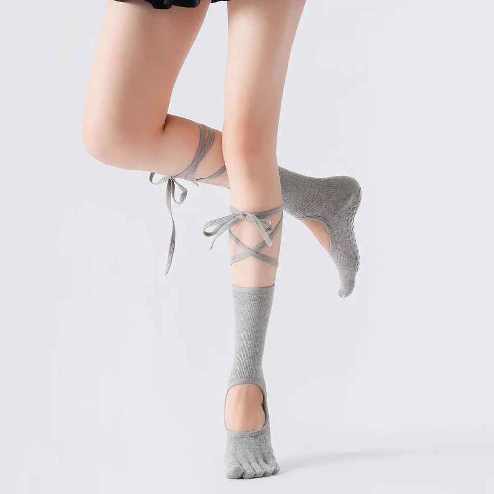 Kaus Kaki Yoga Ballet dengan T - Yoga & Fitness Center ulasan dan harga